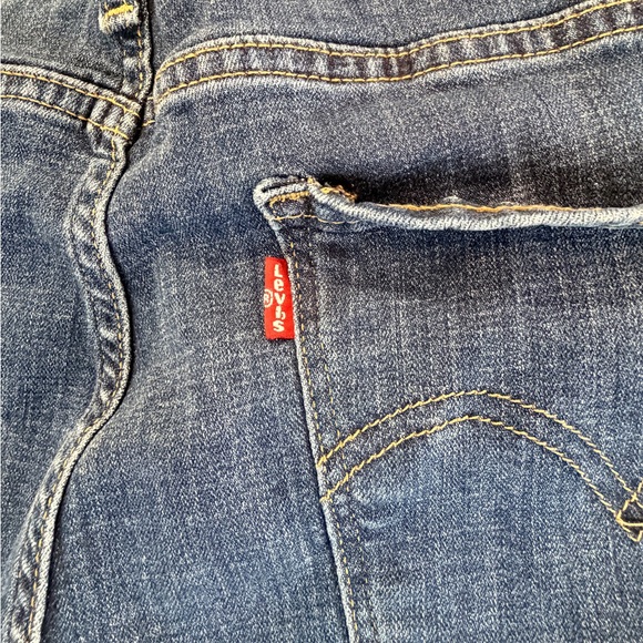 Levi's Blue Denim Jeans with Tan Label - Picture 5 of 8